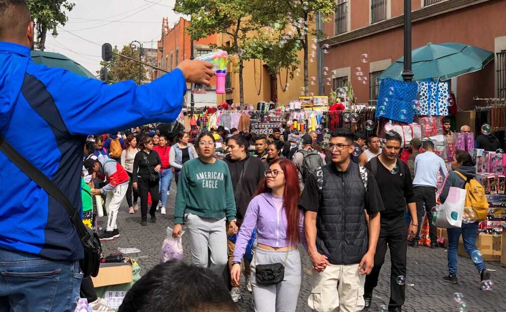 Compras de regalos navideños en el centro de la Ciudad de México, 24 de diciembre de 2024. Foto: Especial