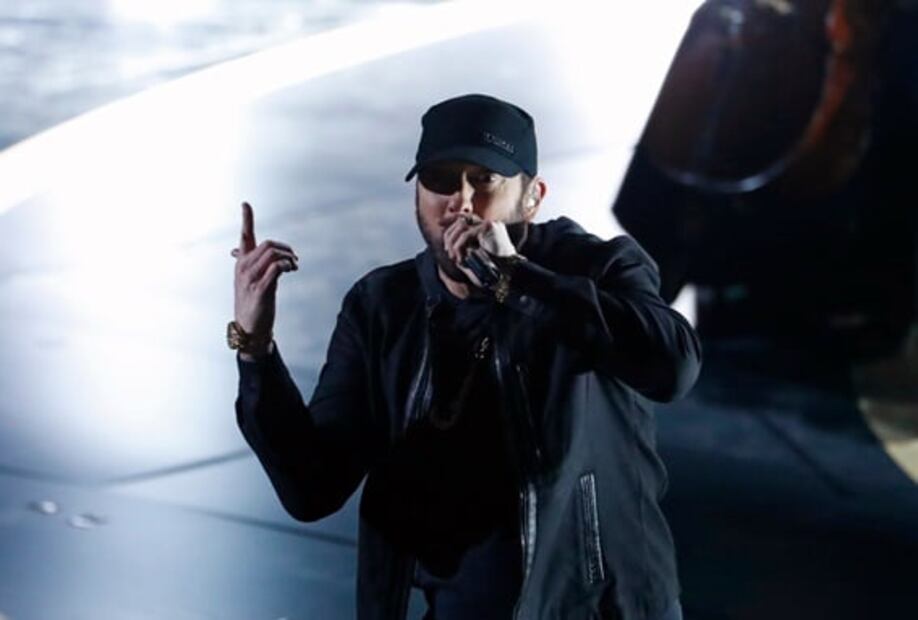 Eminem sorprende con su look en los Oscar 2020