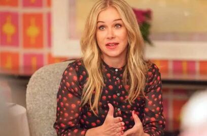 Christina Applegate revela que la esclerosis múltiple le ha provocado 30 lesiones en el cerebro