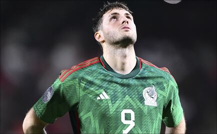 Santiago Giménez confiesa que su papá no le permitió cumplir su sueño de ser defensa