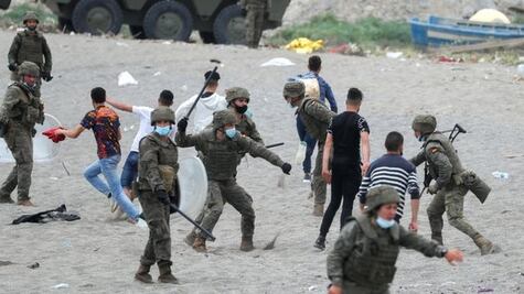 4 claves que explican la llegada récord de casi 8 mil migrantes desde Marruecos a España en las últimas horas