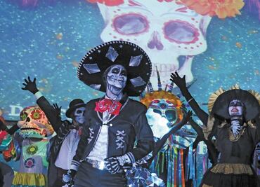 Destacan apoyo de IP en desfile de Día de Muertos