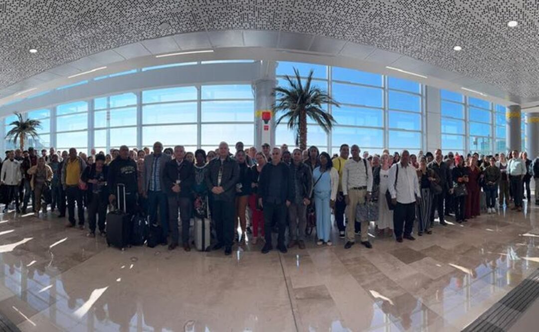 Este lunes 25 de noviembre llegaron al Aeropuerto Internacional Felipe Ángeles (AIFA) 199 médicos cubanos. Foto: Embajada de Cuba