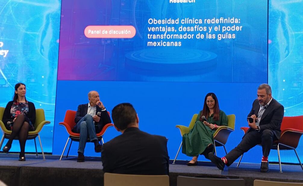 Panel de discusión: Obesidad clínica redefinida: ventajas, desafíos y el poder transformador de las guías mexicanas, ponentes: Emma Adriana Chávez Manzanera, Juan Eduardo García García, Verónica Vázquez Velázquez y moderado por Leonardo Mancillas realizado en el Tec de Monterrey el 29 de abril del 2025. Foto: Samyra Sosa