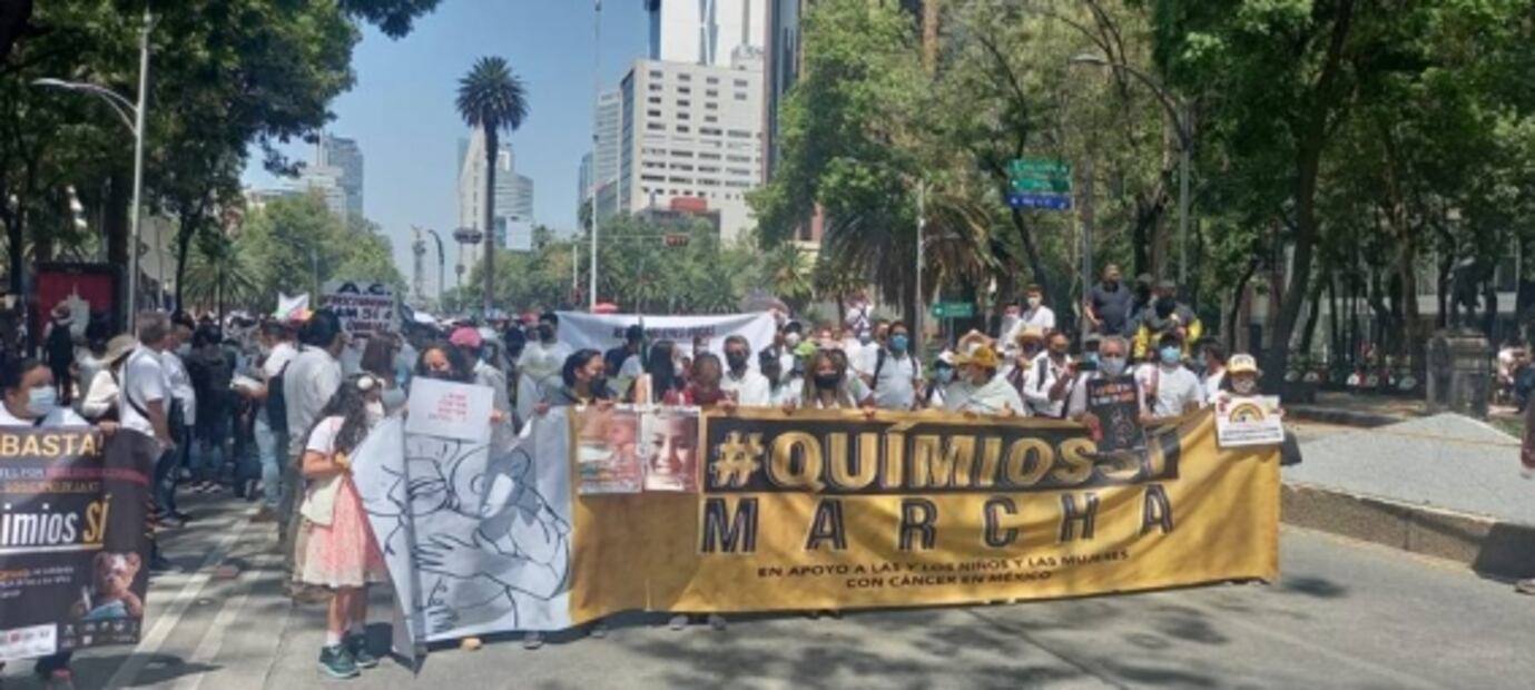 Marchan en la CDMX para exigir quimioterapias a niños y mujeres con cáncer