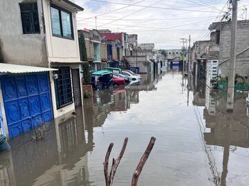 Autoridades supervisan zonas afectadas por inundaciones en múltiples municipios del Edomex