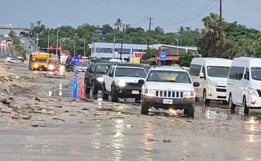 Huracán Priscila provoca lluvias intensas y deslaves en Los Cabos y La Paz; habilitan albergues. Foto: Especial