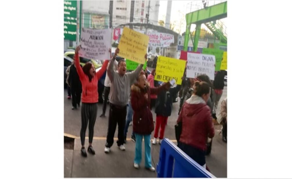 Derechohabientes del hospital López Mateos del ISSSTE bloquean Av. Universidad; exigen atención digna