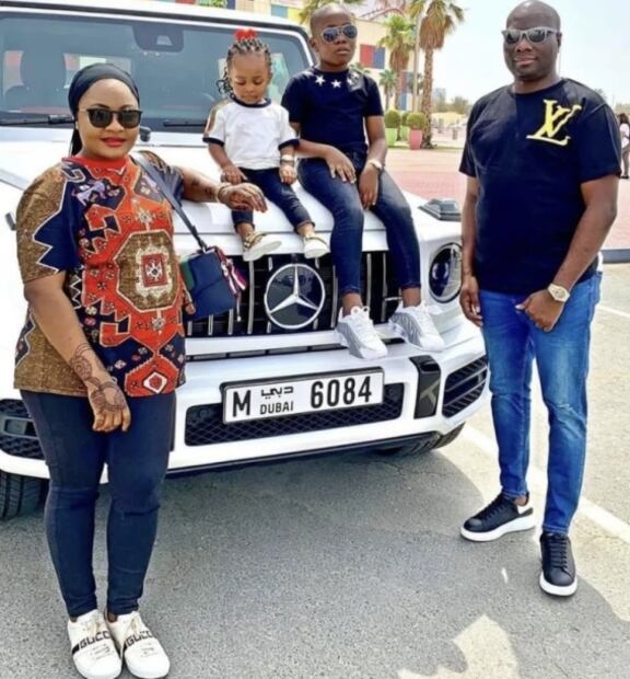 Mompha Jr., el niño influencer que tiene colección de autos de lujo