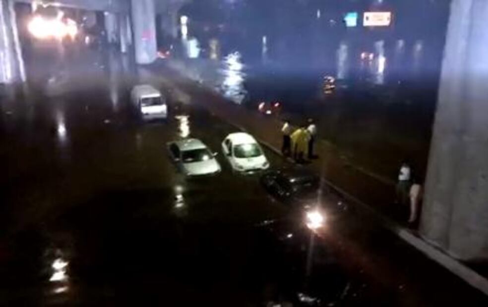 Tromba causa afectaciones en el sur de la capital mexicana