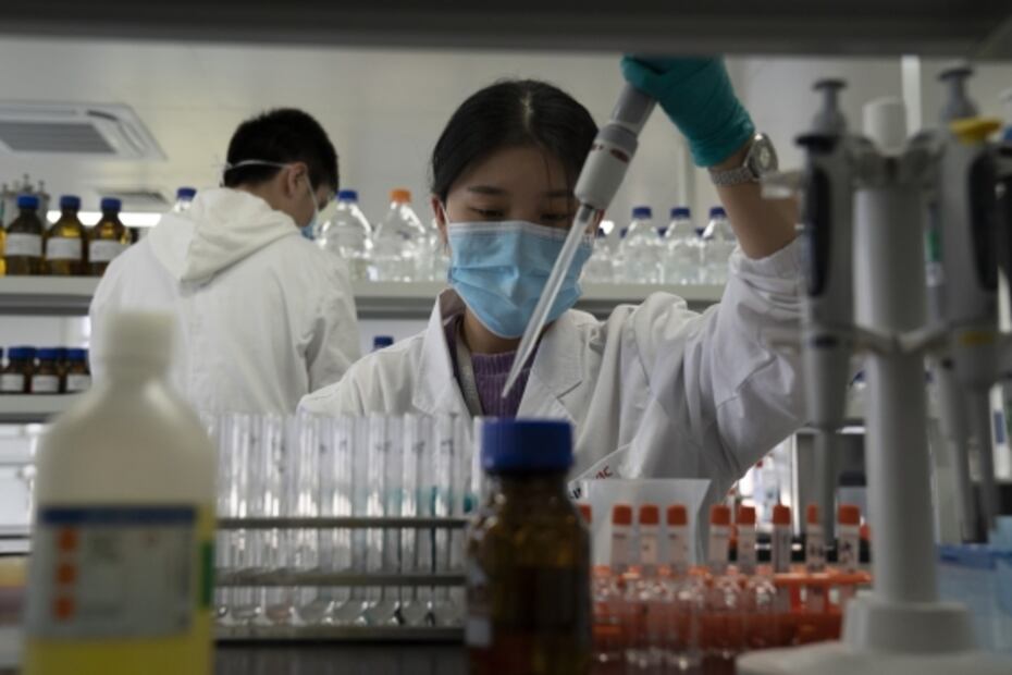 Personas de izquierda confían más en la ciencia que los de derecha