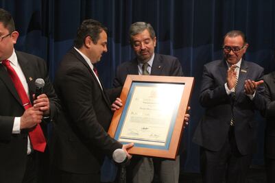Recibe De la Fuente Honoris Causa de Autónoma de Zacatecas