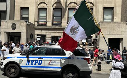 Miles de mexicanos en EU intentan votar entre problemas técnicos y filas interminables