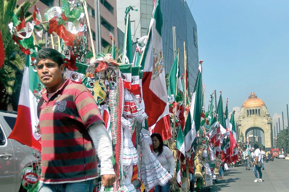 Llega septiembre con protesta por venta de artículos patrios