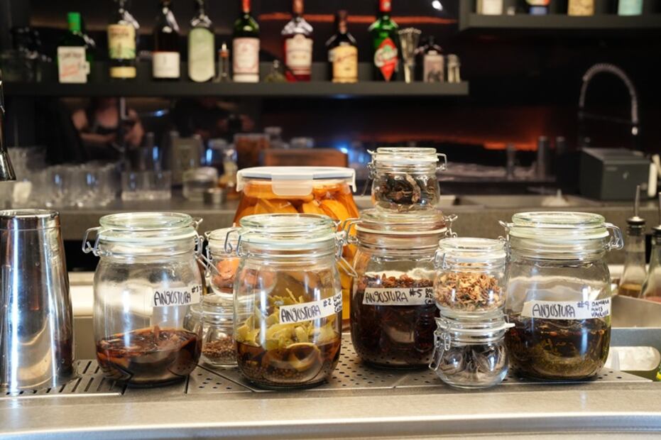 En Antesala elaboran bitters, encurtidos y jarabes.