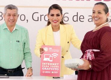 Gobernadora de Guerrero entrega recursos a escuelas normales para superar rezagos