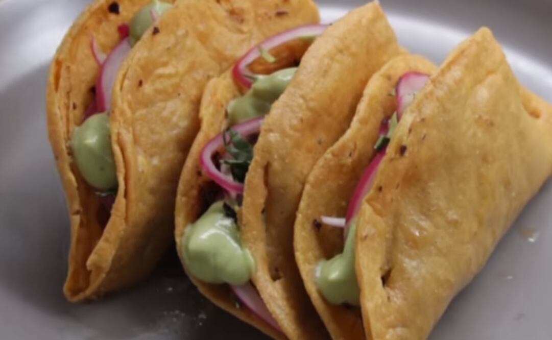 El chef en proceso compartió la receta de las pescadillas, además de una ensalada, salsa y guacamole. Foto: Facebook Chef en proceso