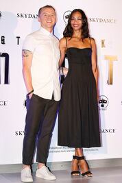 De luto, Zoe Saldaña canta y recuerda al Divo de Juárez