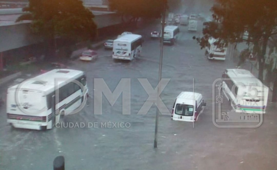 Lluvia colapsa paradero de Indios Verdes