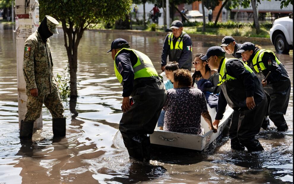 Calles de la colonia Vicente Villada, en Nezahualcóyotl, siguen bajo el agua a días de las intensas lluvias registradas en el Estado de México, el lunes 29 de septiembre de 2025. Foto Hugo Salvador /EL UNIVERSAL