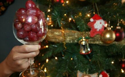 ¿Por qué comemos 12 uvas en año nuevo?; conoce las tradiciones y creencias