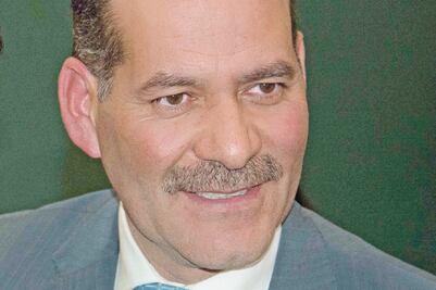 Gobernador levanta suspicacias por nueva casa