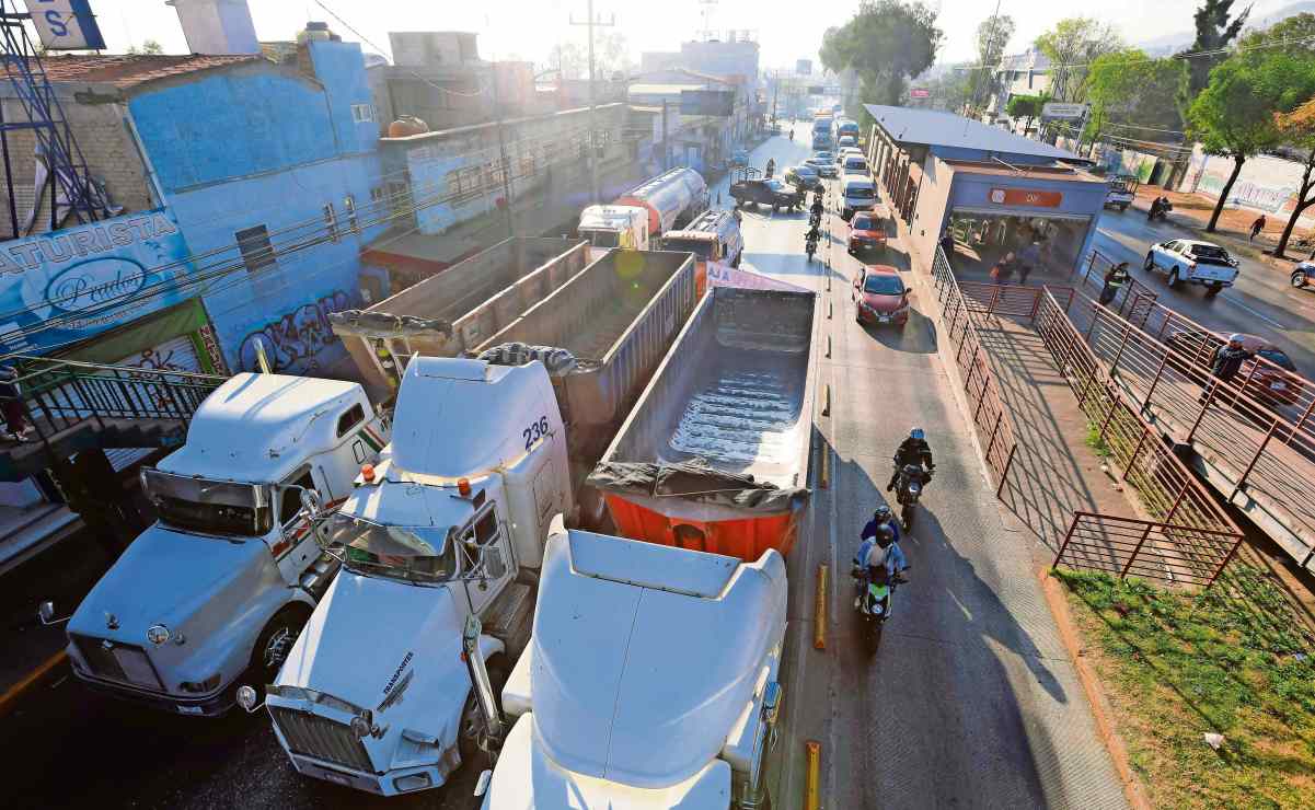 Los cárteles están corporativizando los robos de camiones de carga, dijo especialista. Foto: Especial