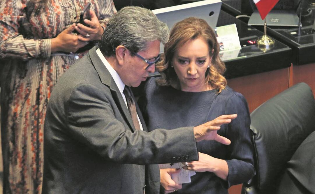 Ricardo Monreal, coordinador de los senadores de Morena, y la priista Claudia Ruiz Massieu, buscaban el miércoles una salida a la reforma planteada. Foto: Archivo EL UNIVERSAL 