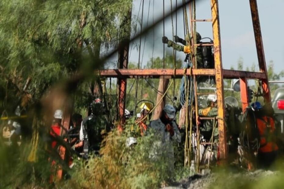 Personal de la Sedena ingresa a pozo de carbón en Coahuila; verifican condiciones para el rescate de mineros 