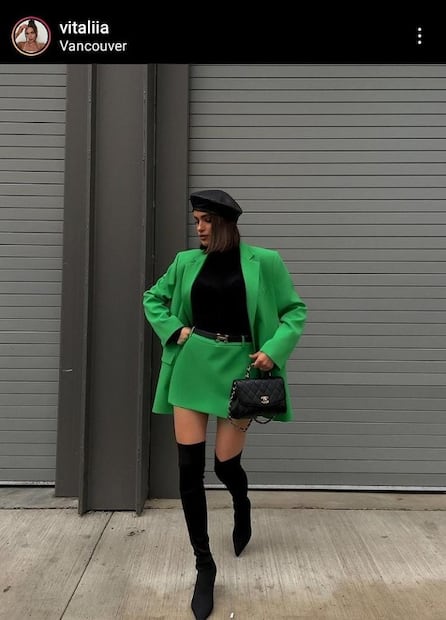 Los zapatos ideales para combinar con mini faldas en otoño 