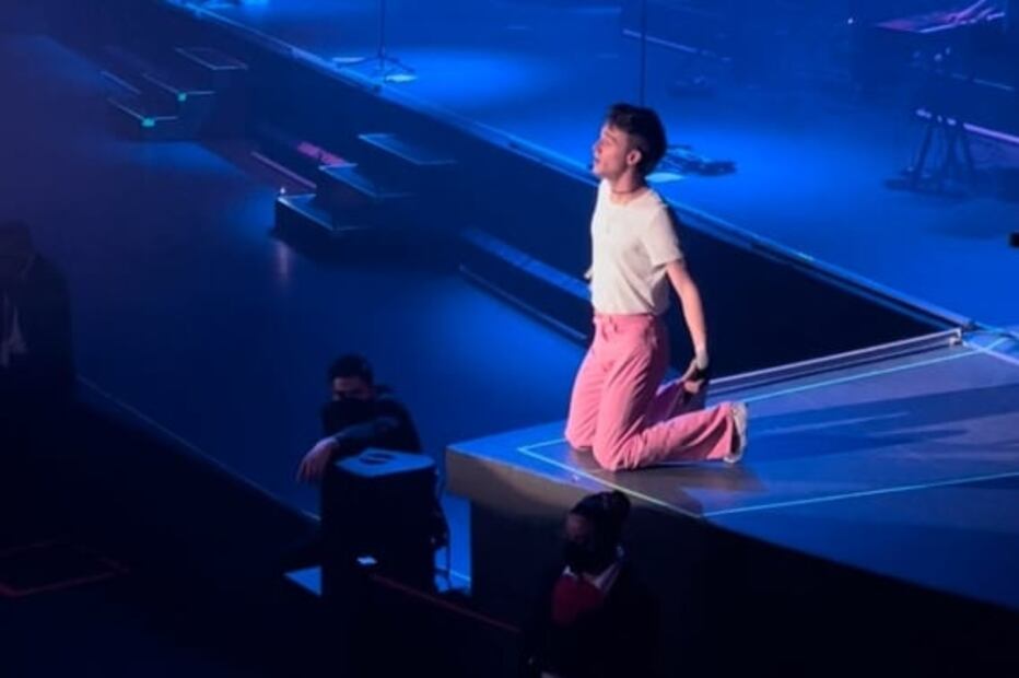 Pol Granch de "Élite" abrió el concierto de Reik 