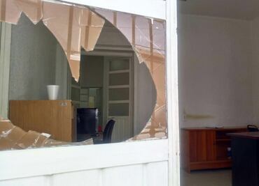 Presuntos maestros vandalizan oficinas educativas en Oaxaca
