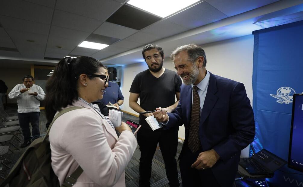 Lorenzo Córdova en una charla exclusiva con suscriptores de EL UNIVERSAL.  |  FOTO: DIEGO SIMÓN SÁNCHEZ.