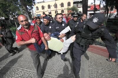 Arremeten en Zinacantepec contra manifestantes