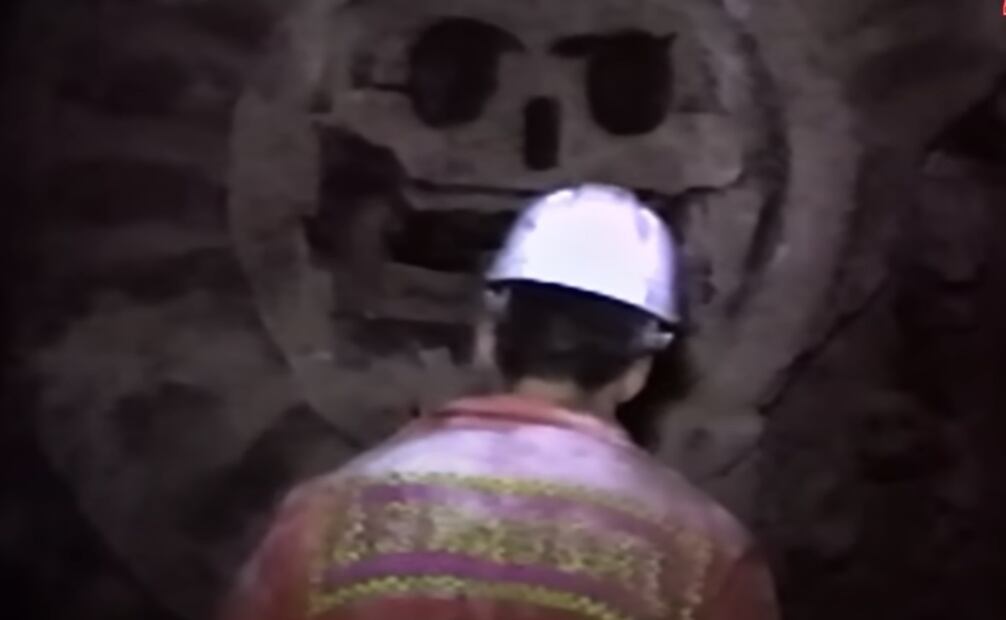 La historia toma un giro siniestro cuando los protagonistas descubren la entrada al Mictlán. Foto: YouTube