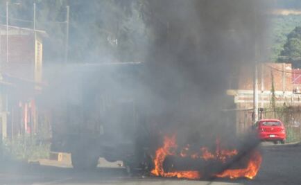 Se extienden bloqueos y quemas de vehículos en Michoacán