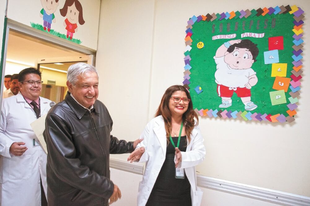 Diálogo. El Presidente visitó el hospital rural de San Quintín, en BC. Foto/PRESIDENCIA