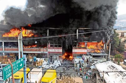 Evacuan a 1,500 por incendio en fábrica de Tenayuca