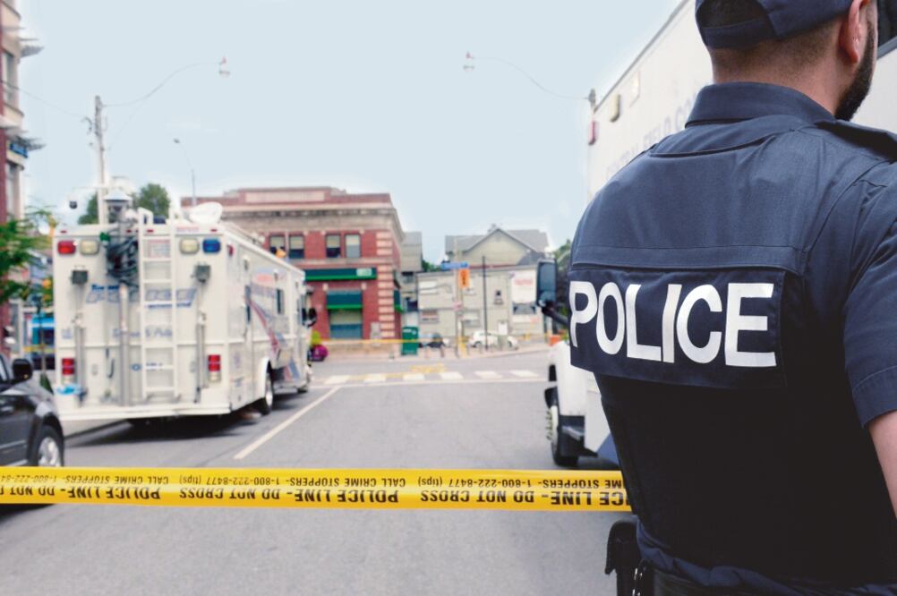 La Policía de Toronto continúa la investigación por el caso de un hombre que abrió fuego con una pistola sobre restaurantes y peatones la noche del domingo (USMAN KHAN. AFP)
