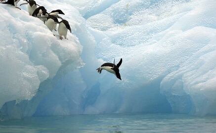 ¿Pirámides, ovnis y bases secretas en la Antártida?