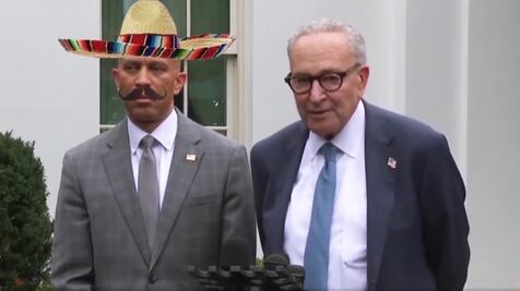 Líder demócrata critica a Trump por video hecho con IA donde se burla y les pone sombrero de charro