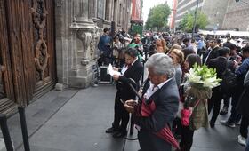 A un mes de su asesinato, realizan homenaje a Ximena Guzmán y José Muñoz; asisten miembros de gabinete de Brugada