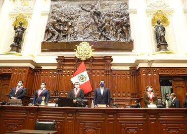 Congreso de Perú abre juicio para destituir al presidente Martín Vizcarra