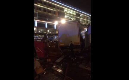 Camión atropella a varias personas en mercado navideño de Berlín