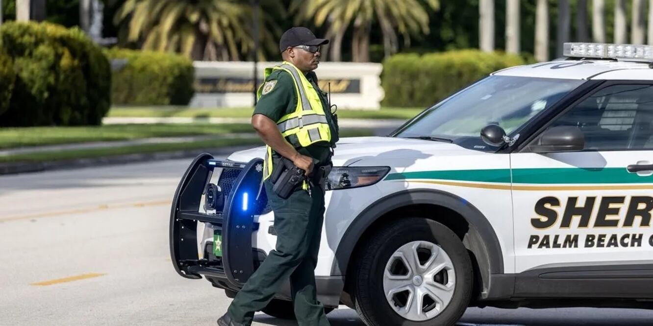 La policía se desplegó tras recibir una llamada de emergencia realizada por una menor que denunció un tiroteo. FOTO: EFE