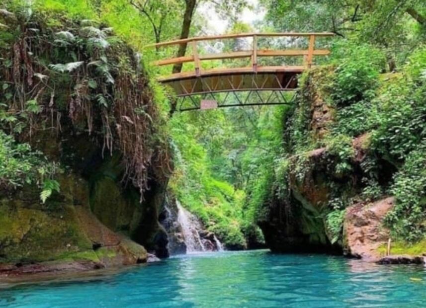 Pancho Poza, el paraíso color turquesa que casi nadie conoce