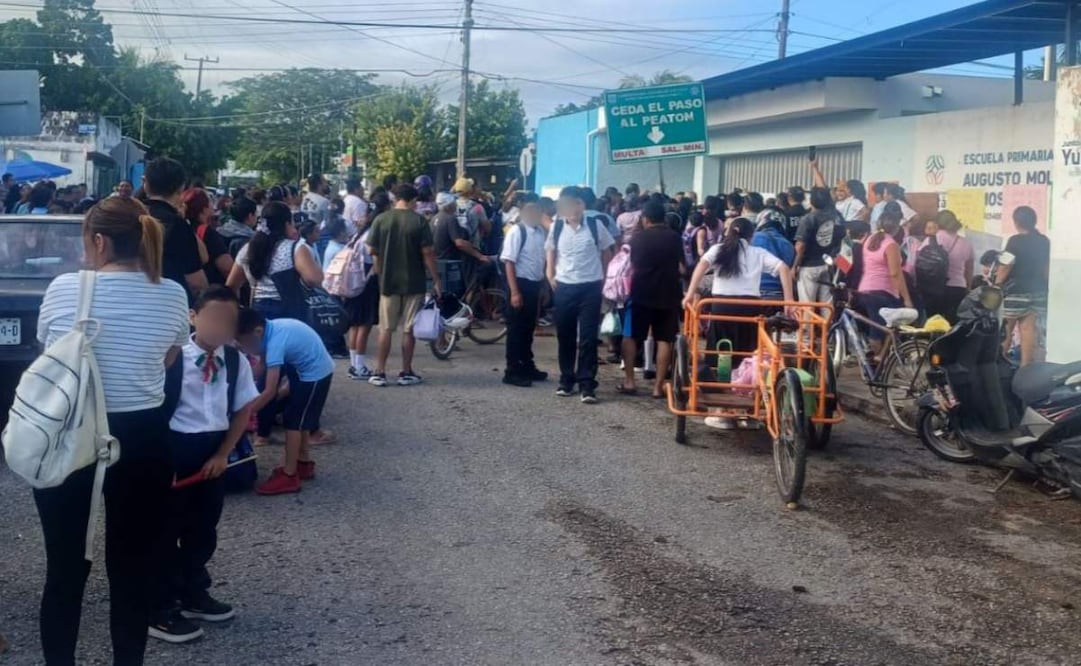 Padres impiden el acceso a escuela en Yucatán (17/09/2025). Foto: Especial