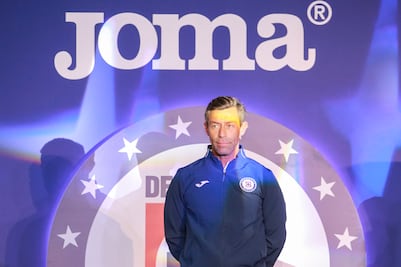 Pedro Caixinha le desea lo mejor a Walter Montoya