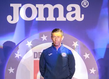 Pedro Caixinha le desea lo mejor a Walter Montoya