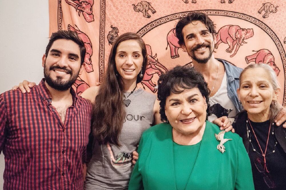 Claudia Cervantes (de gris) es una de las protagonistas. (CORTESÍA)